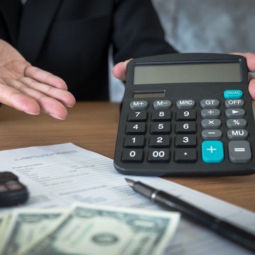 Okładka artykułu: Kredyt obrotowy i inwestycyjny. Który jest lepszy dla przedsiębiorcy?