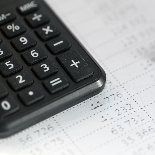 Okładka artykułu: Masz konto oszczędnościowe? Zobacz, jak działa podatek Belki