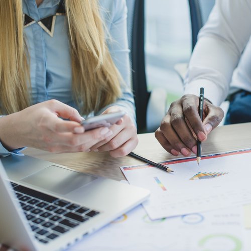 Okładka artykułu: Kredyt firmowy na start. Skąd wziąć pieniądze na rozkręcenie biznesu?