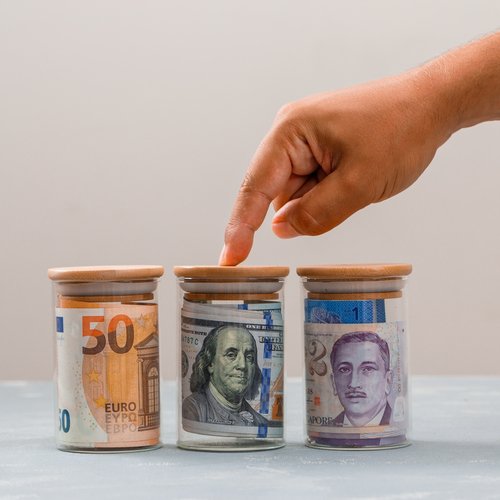 Okładka artykułu: Gdzie najwygodniej wymieniać waluty? Ranking kantorów w aplikacjach bankowych
